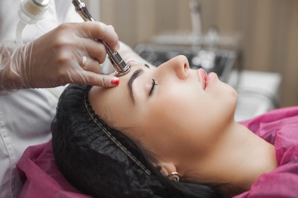 A Woman getting Peptide Therapy through a device in Houston, TX | Vida Aesthetics And Wellness